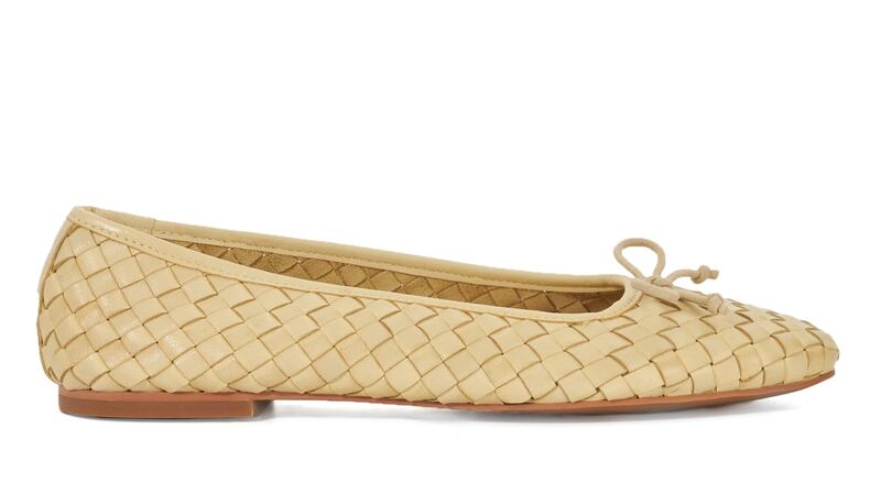 Ballerina pumps, €99, Dune