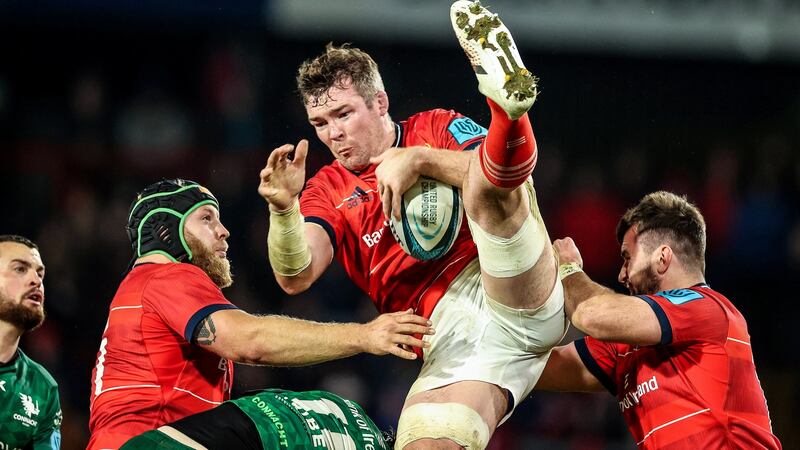 Peter O’Mahony catches a ball. Photo: Billy Stickland/Inpho