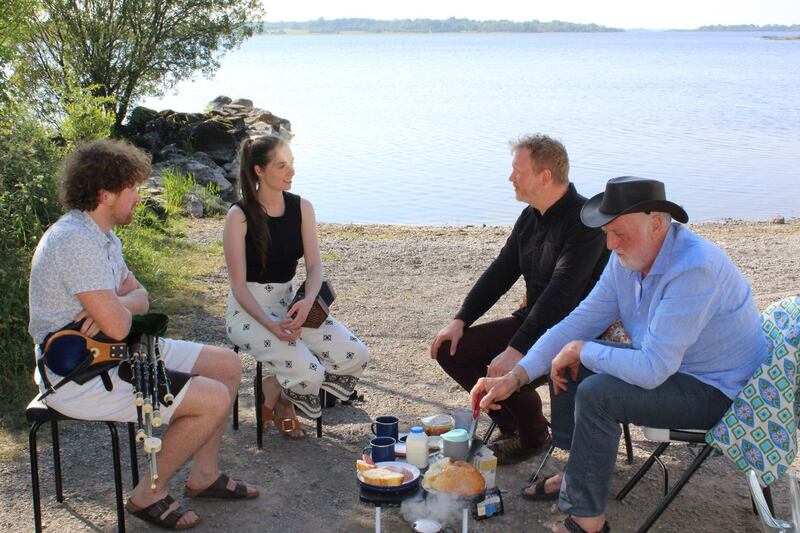 Diarmuid Ó hAlmháin, Deirdre Nic Dhonncha, Cormac agus Breanndán Ó Beaglaoich in Slí na mBeaglaoich