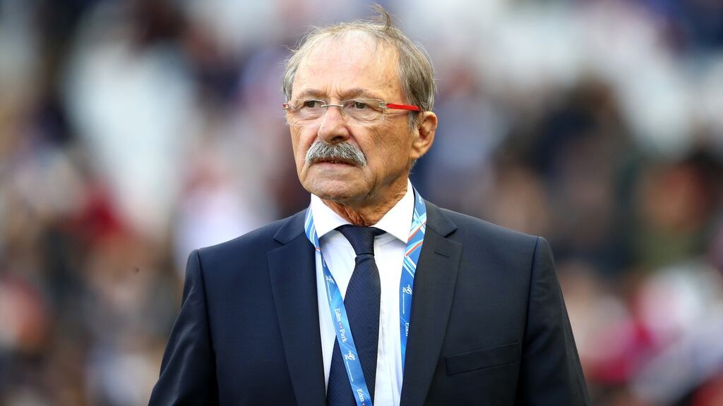France head coach Jacques Brunel: I couldn’t help observing his body language; no hint of instruction, no discussion, no overt leadership; just simply sitting there accepting his fate