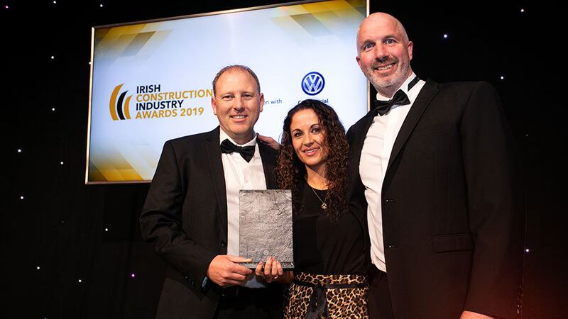 Anne-Marie Hopkins, Marketing Operations Manager, Volkswagen Commercial Vehicles Ireland presents the Sub-Contractor of the Year – Small award to Keith Proudfoot & Stephan Doherty, Titan Roofing.