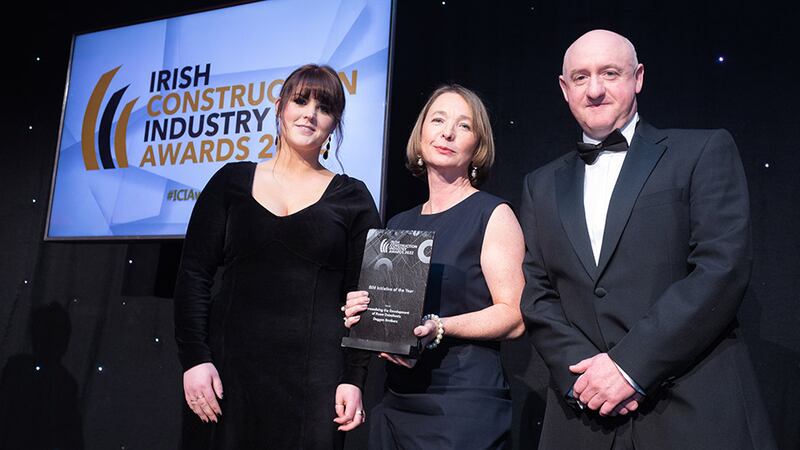 Collette Burns, Awards Judge, presents the BIM Initiative of the Year award to Vivian Kenneally and Michael Greene, Duggan Brothers.