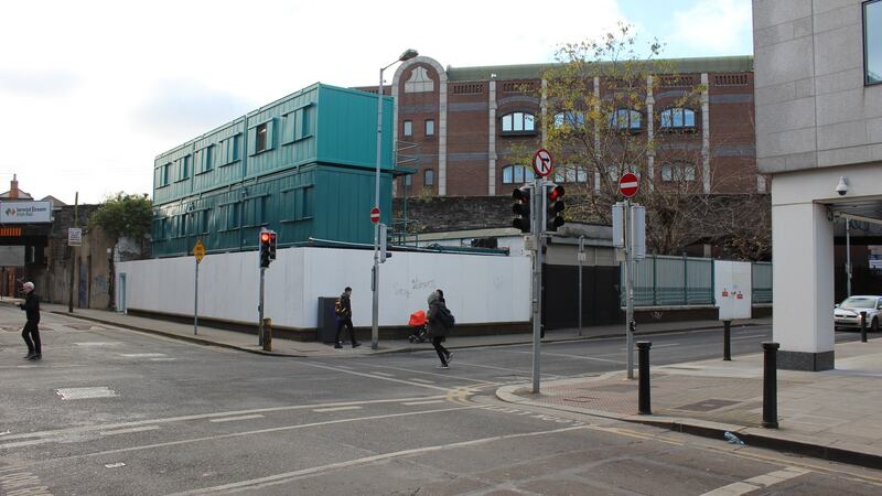 Plans envisage the demolition of all existing buildings, excluding the railway line, on a 0.26 hectare site between Pearse Street and the Liffey.