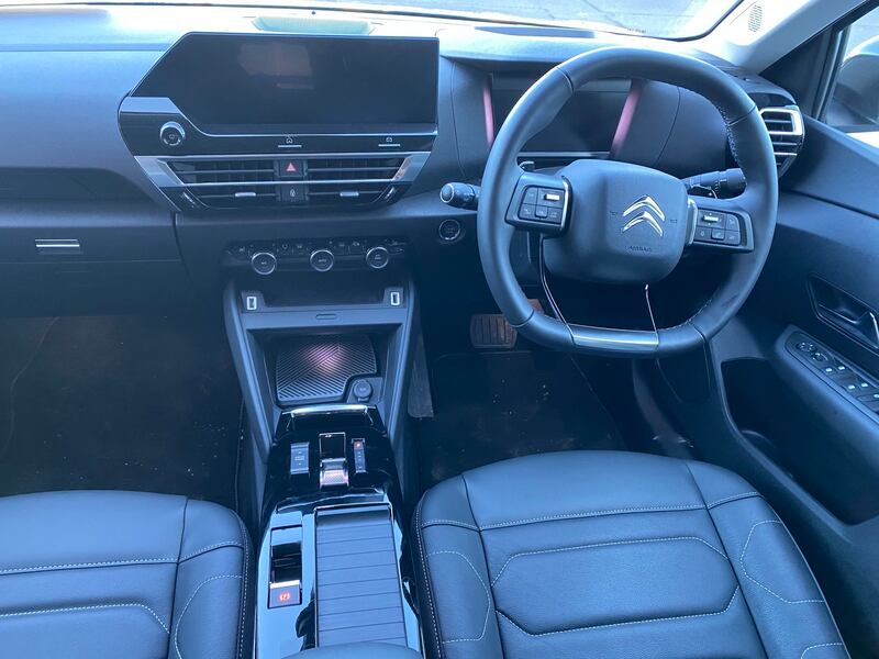 The Citroën C4 tends to be nose heavy when you arrive to a corner at speed, while the steering feel could be a lot sharper