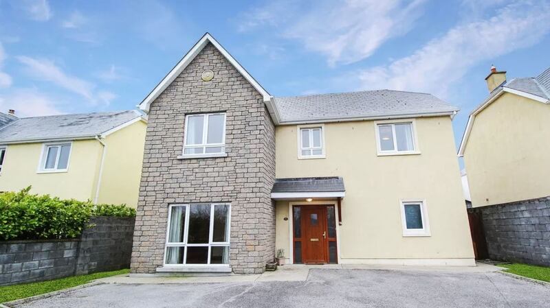 73 An tSean Dun, Roslevan, Ennis, Co Clare