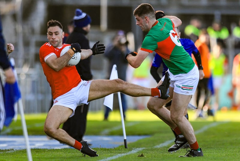 Dean Ryan of Éire Óg with Tom Walsh of Rathgormack at Zimmer Biomet Páirc Chíosóg. Photograph: INPHO/ Natasha Barton