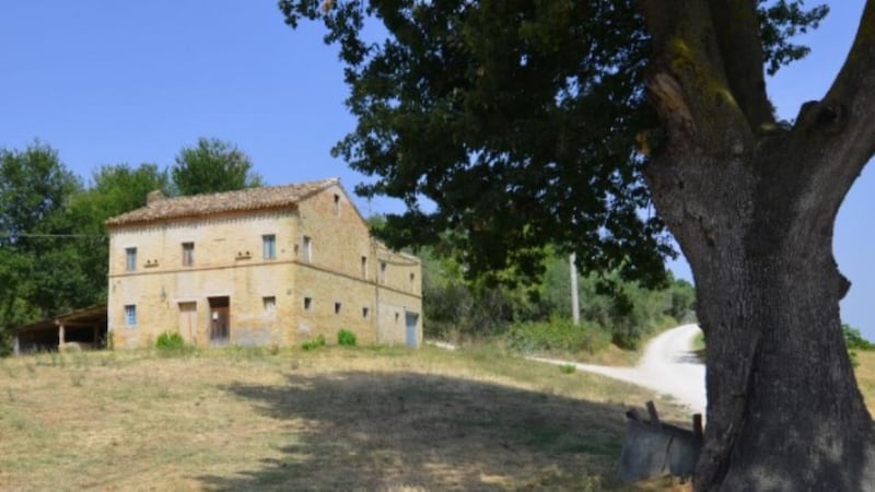Take5: former farmhouse near Monterubbiano