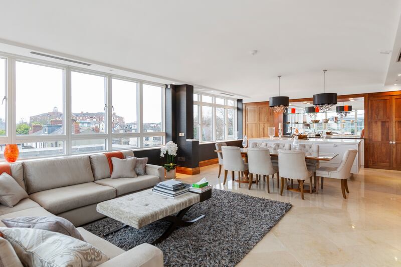 Livingroom/diningroom/kitchen