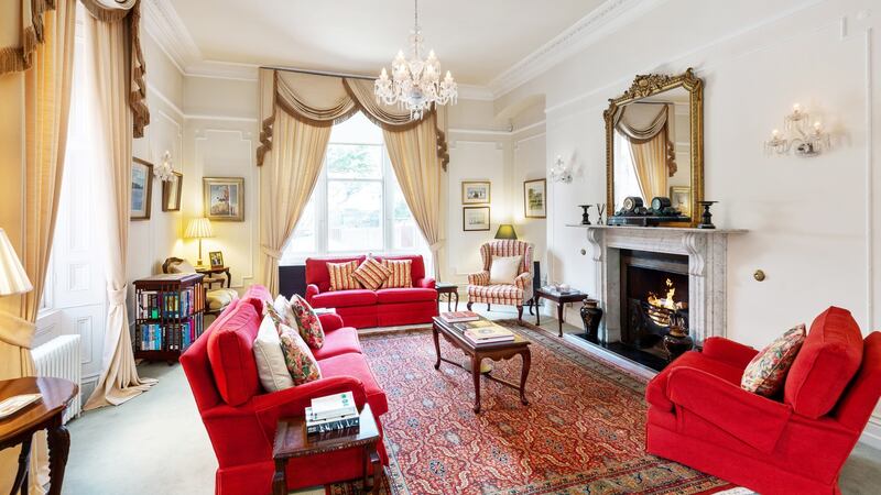 Drawingroom linking to diningroom