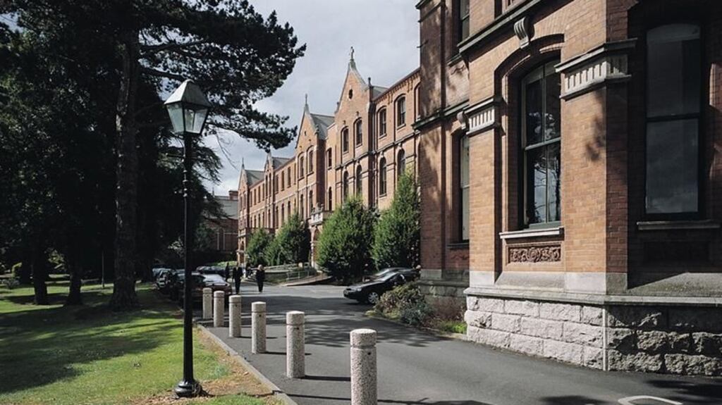 UCD Smurfit School has slipped back one place to 26th in The Financial Times European business school ranking 2015.