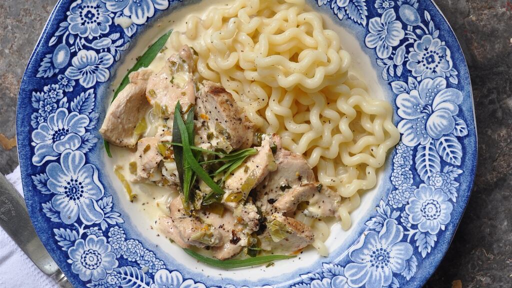 Chicken with white wine and tarragon