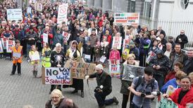Protesters chant as Enda Kenny addresses FG party in Limerick