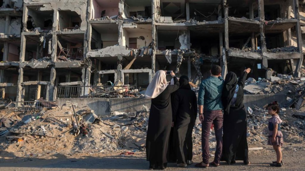 Palestinians return to examine destroyed homes in Beit Lahiya, in the northern Gaza Strip as a 72-hour cease-fire with Israel began. Photograph: Sergey Ponomarev/The New York Times