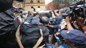 Pistorius arrival wrong-foots waiting media