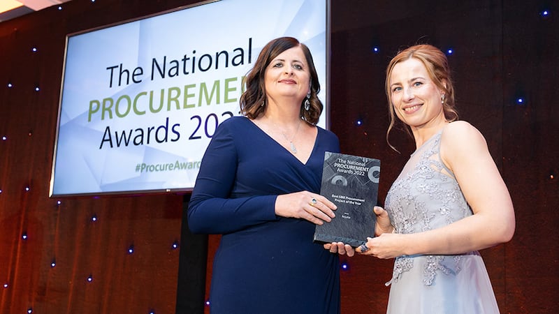 Eavan O’Halloran, awards judge, presents the Best SME Procurement Project of the Year award to Ann Plotka, Rejuice.