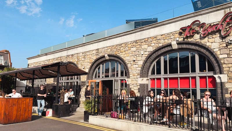 Seaside sunshine at The Yacht in Clontarf