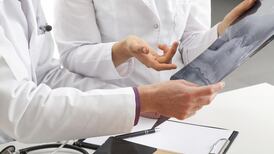 Doctor tried to use scalpel to put tube in patient’s hand, hears medical council