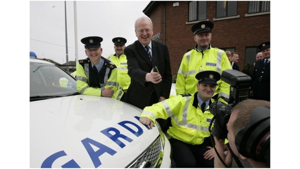 Minister for Justice, Michael McDowell, announced a National
Digital Radio Service for gardaí with the help of Noel Scully,
Eamonn Mulvey, Paul Carrigy and Mark McNulty, at Balbriggan garda
station yesterday.