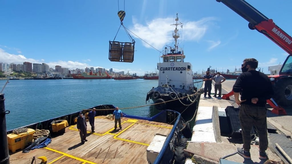 An undated photo provided by the Kronomether Project of barrels of beer being loaded onto a ship to take out to sea. Photograph: Kronomether Project via The New York Times