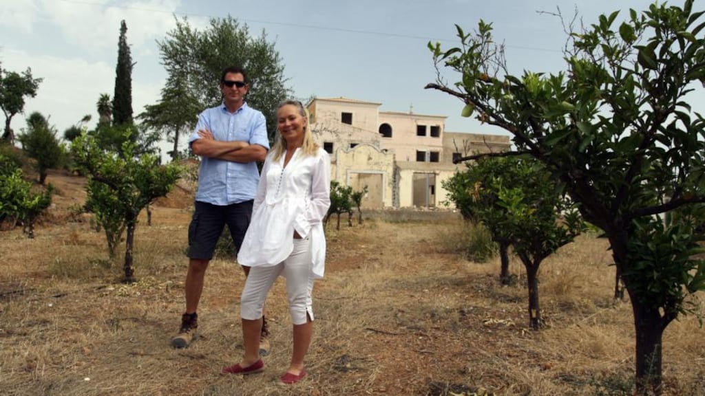 Dr Eva Orsmond is the anti-Dermot Bannon while her husband Wyatt is a no-nonsense engineer in cargo shorts.