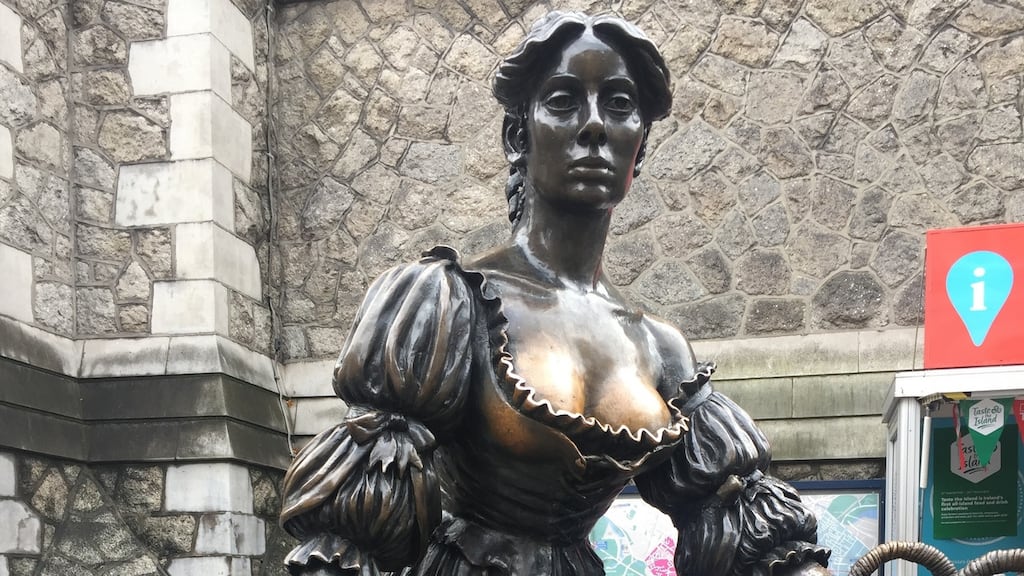 Molly Malone’s breasts have been rubbed to a bright sheen against the ageing bronze patina of the rest of her