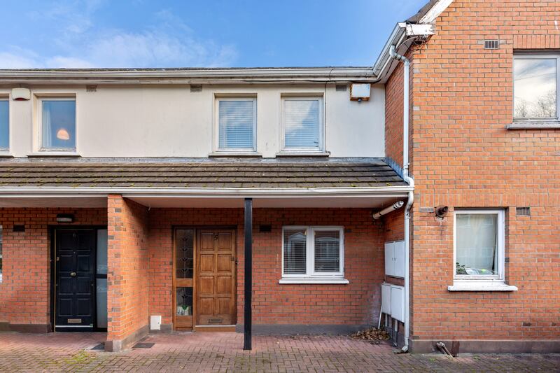 5 Oxford Court: Three-bed terraced house.