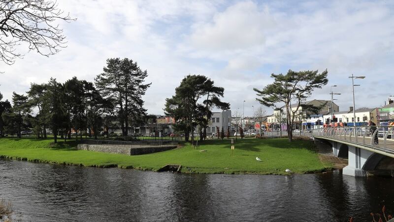 Newbridge was a Tidy Towns silver medallist in 2013 and 2014 also boasts a wide array of arts opportunities including the Riverbank Arts Centre