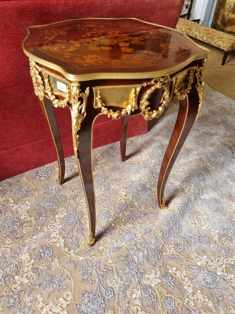 Fine 20th-century kingwood and inlaid side table with splayed legs, €500-€800