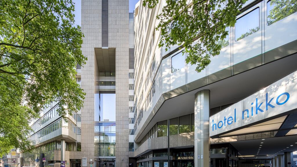 Hotel Nikko Düsseldorf, a four-star hotel located close to the city’s central business district and retail quarter