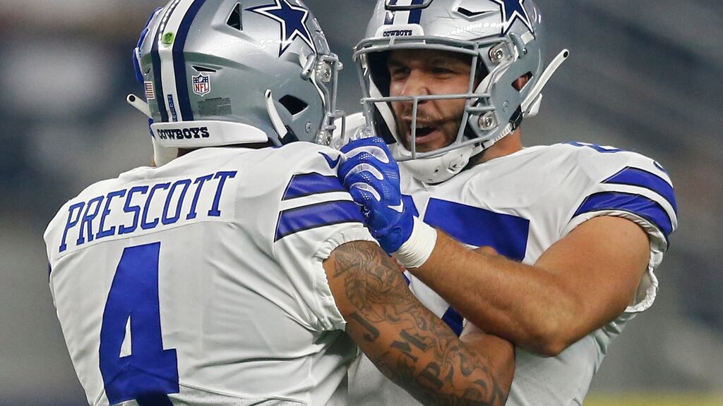 Dallas Cowboys quarterback Dak Prescott (L) celebrates after throwing a touchdown pass with teammate Geoff Swaim (R) against the New York Giants. Photo: Larry W Smith/EPA