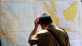 Wreckage and bodies from AirAsia plane located in sea