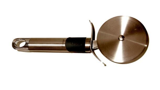 Prestige pizza slicer