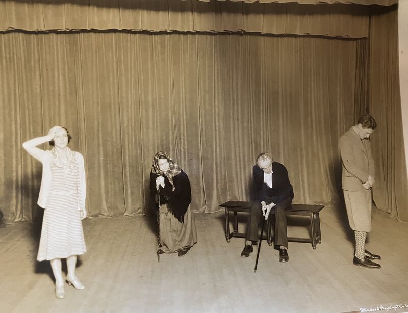 Bridie O'Farrell on stage (centre wearing shawl), New York (courtesy of Linen Hall Library
