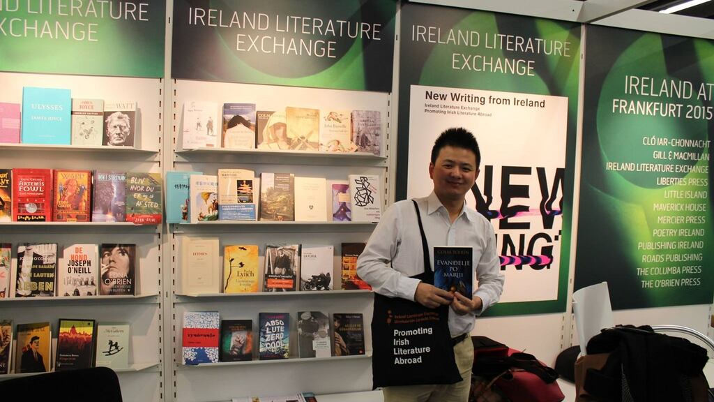 Peng Lun from Shanghai 99 Publishing House, Colm Tóibín’s and Emma Donoghue’s Chinese publisher, visits the Ireland Literature Exchange Stand to discuss our forthcoming translation workshop