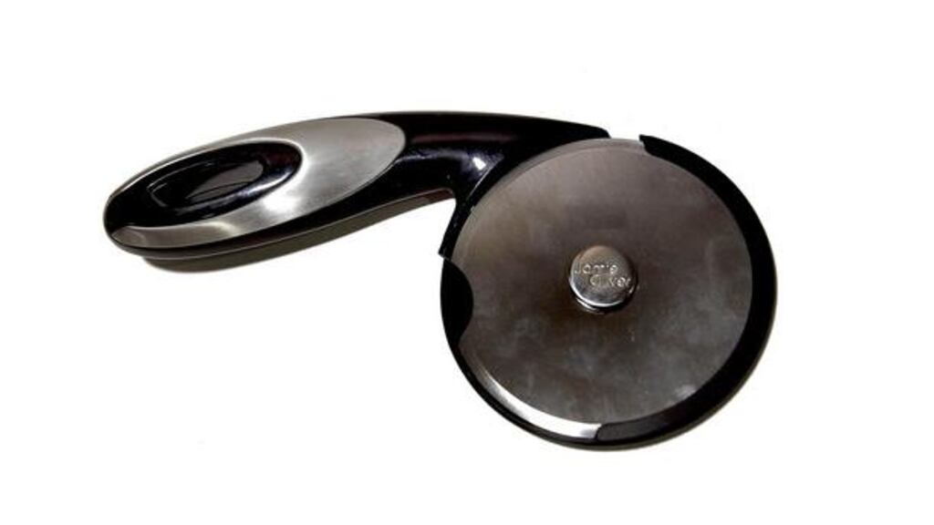 Janie Oliver pizza slicer