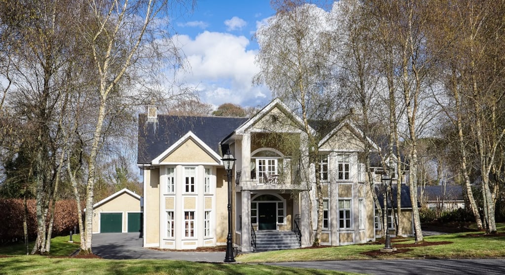 'No 2 The Walton’s commands one of the most enviable positions within the estate – with the river Nore running behind it, the fairways to the front, fine private gardens and grounds,' says Ken MacDonald of Hooke & MacDonald