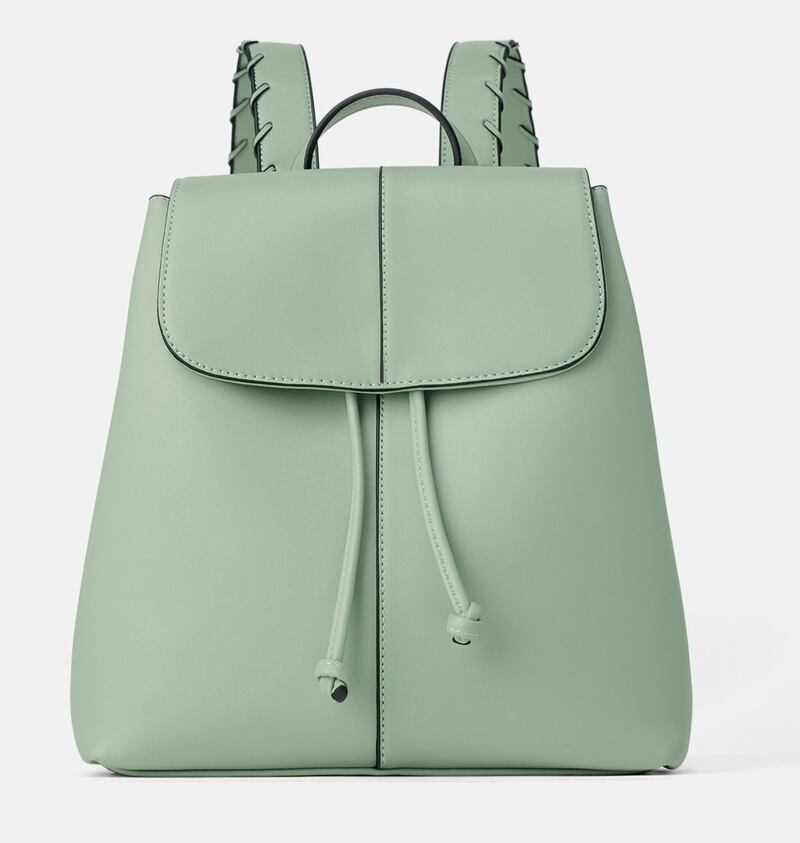Green backpack Zara. €25.95