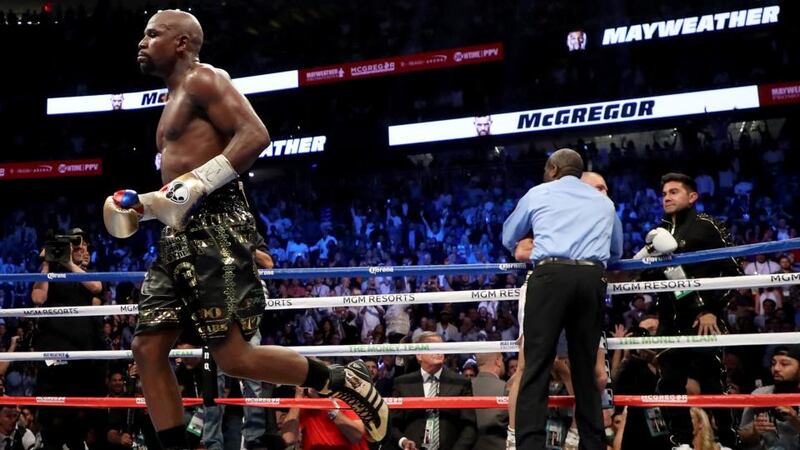 Mayweather jogs back to his corner after referee Robert Byrd had stopped the fight in the 10th round. Photo: Christian Petersen/Getty Images