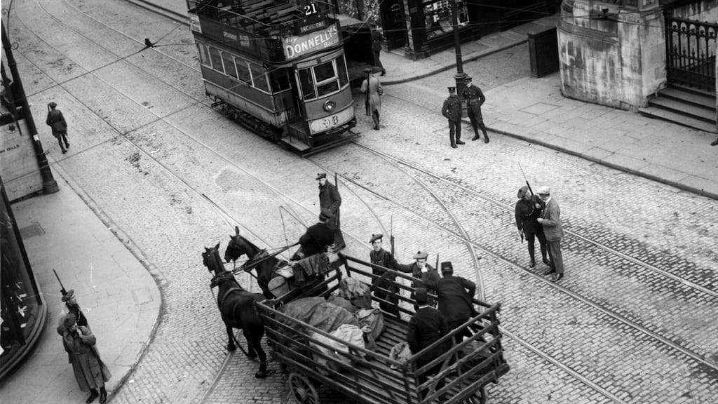 Fórsaí cúltaca: Póilíní Cúnta i mbun cuardaithe i mBaile Átha Cliath. Grianghraf: Walshe/Getty Images