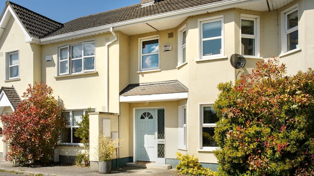 Laois: Number 373 The Sycamores in Kingscourt Woods is a very smartly presented three-bedroom, bay-fronted family home