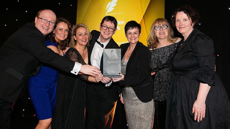 Lynn Willacy, Community and STEM Ambassador, Air Products Ireland presents the Student Engagement & Communications Award to the LINC Consortium Team