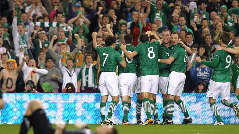 Ireland players celebrate after Ward opened the scoring in the 1-1 second leg draw against Estonia. Photo: Lorraine O’Sullivan/Inpho