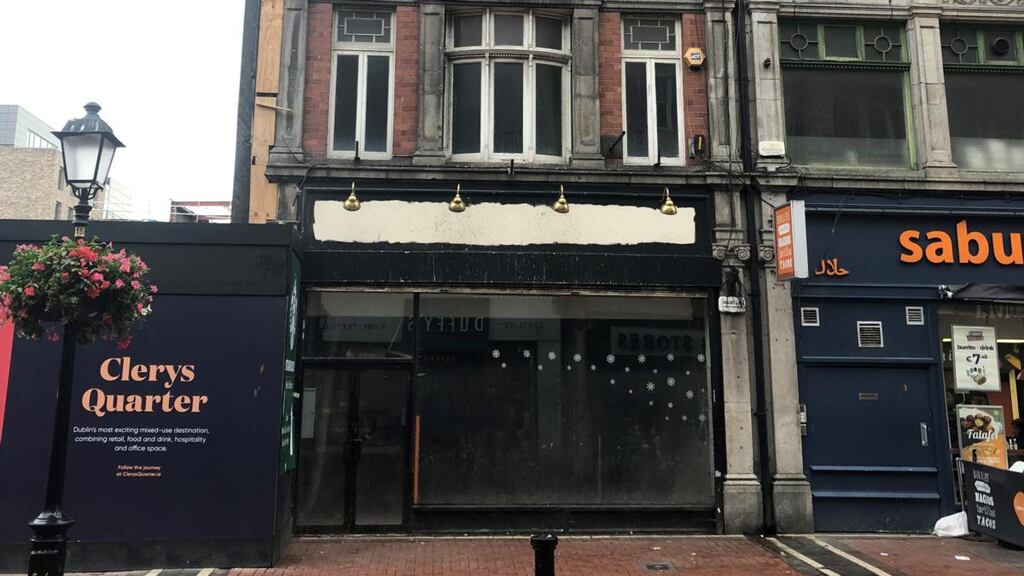 Number 4 sits is located three doors down from the junction of North Earl Street and O’Connell Street