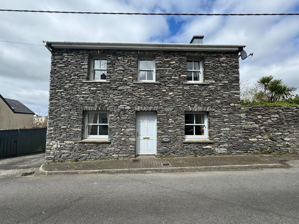 Ahalard House, The Old Road, Cahersiveen, Co Kerry