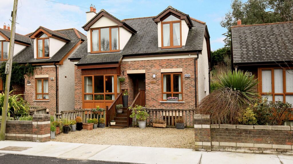 2 Woodview, Commons Road, Loughllnstown, Dublin 18