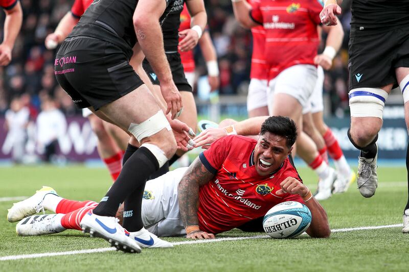 Munster's Malakai Fekitoa scores a try against Glasgow Warriors in the URC quarter-final at Scotstoun on Saturday. Photograph: Laszlo Geczo/Inpho