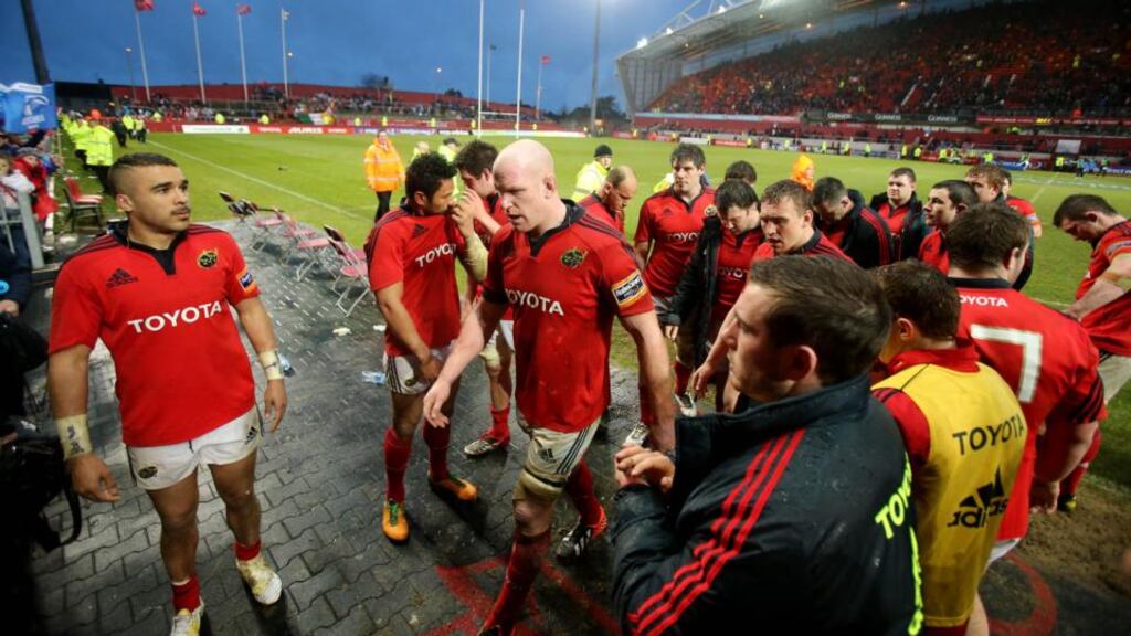 Disappointed Paul O’Connell and his Munster team-mates leave the pitch following the RaboDircect Pro12 defeat to Leinster at Thomond Park. Photo: Cathal Noonan/Inpho