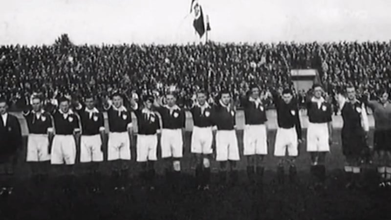 Ireland give the Nazi salute during the follow-up match in 1939 in Bremen.