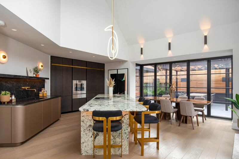 Kitchen and diningroom