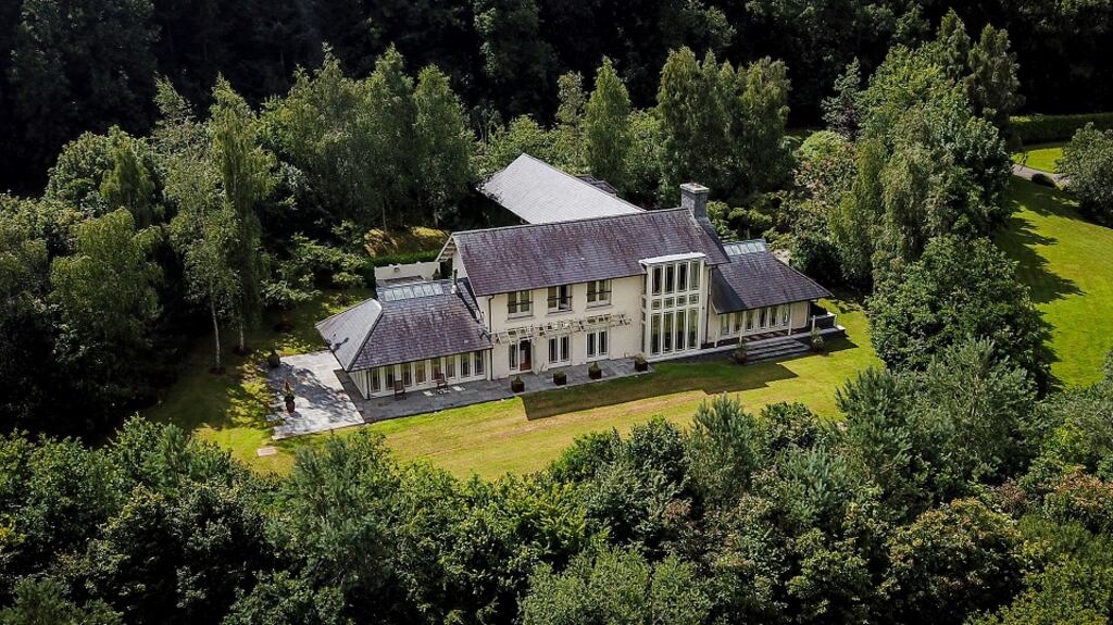 Mid-century in inspiration, the house is modern in all aspects: superbly designed and extending to 5,084 sq ft/472.29 sq m